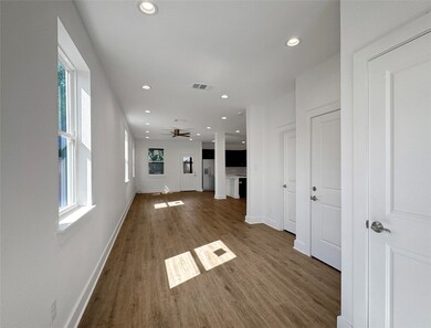 5427 Bellfort Ave unit B, Houston, TX 77033 - photo 3