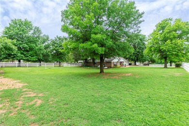 876 Squirrel Ct, Tuttle, OK 73089 - photo 7