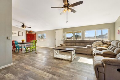 6489 Holiday Ave, Rosamond, CA 93560 - photo 4