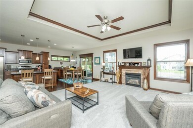 9625 Valley Pkwy, Johnston, IA 50131 - photo 4