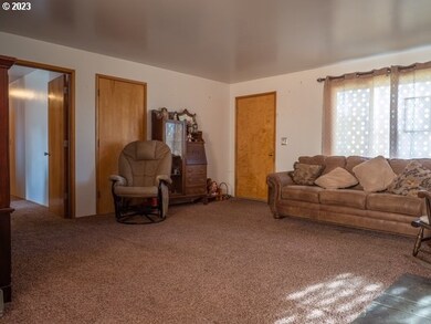 944 S Mccallum Ave, Prairiecity, OR 97869 - photo 7