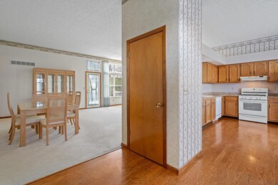1523 Vanelm St_MLS_05