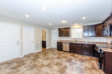 2201 Ridgecrest Dr, Maryville, TN 37803 - photo 7