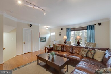 25820 Kirkwood Square, Chantilly, VA 20152 - photo 5