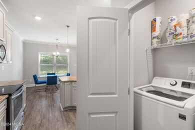 7_241115_201_laurel_springs_dr_macon_002