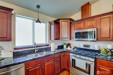 All appliances including washer and dryer included.