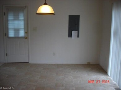 323 Hubbard St, Reidsville, NC 27320 - photo 4