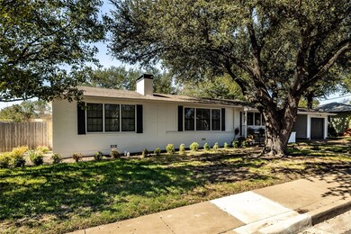 708 Sycamore St, Weatherford, TX 76086 - photo 2