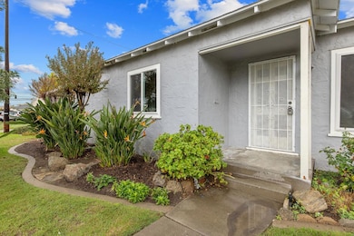 3021 E Simpson Ave, Fresno, CA 93703 - photo 3