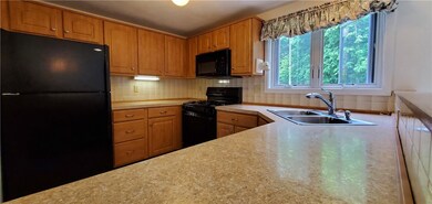 245 Scituate Vista Dr unit B, Cranston, RI 02921 - photo 6