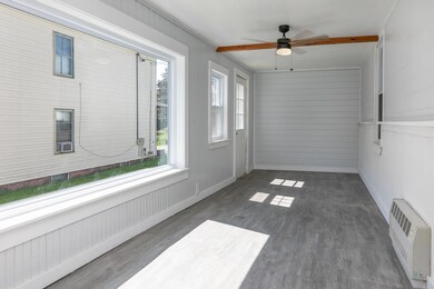 137 Spring St Gardiner ME-large-004-027-