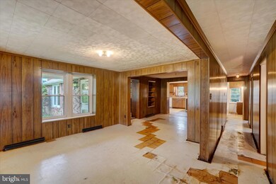 9448 E Springfield Rd, Seven Valleys, PA 17360 - photo 3