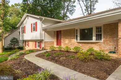 2360 Paddock Ln, Reston, VA 20191 - photo 2