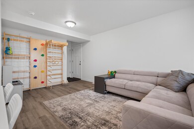 645 S Plum Creek Ln E, Ogden, UT 84404 - photo 7