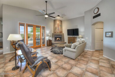 Great Room w/Fireplace & Views