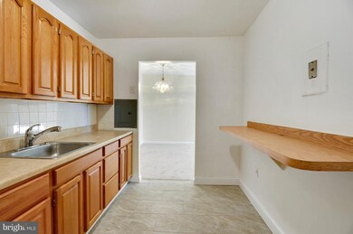 5215 Newton St unit 301, Bladensburg, MD 20710 - photo 6