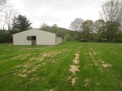 Staddens Br 13050 - Horse stables