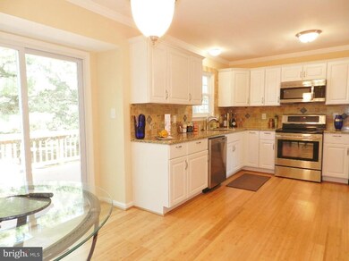 21 Applegrath Ct, Germantown, MD 20876 - photo 4