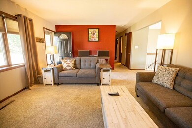 2415 Lori Dr SW, Cedar Rapids, IA 52404 - photo 6