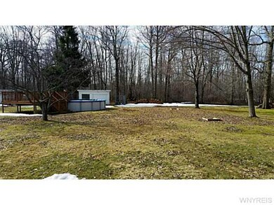 Yard/Garden large treed wooded yard