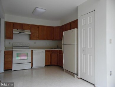 11434 Beehive Ct, Germantown, MD 20876 - photo 4