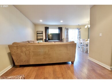 239 N Cedar St, Canby, OR 97013 - photo 4