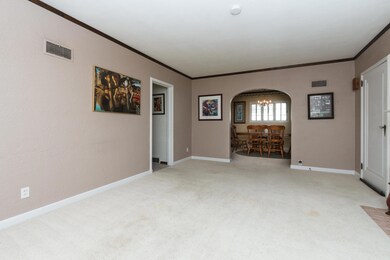 6. 211 Boone Street IA- IA-Luciana-Sarme