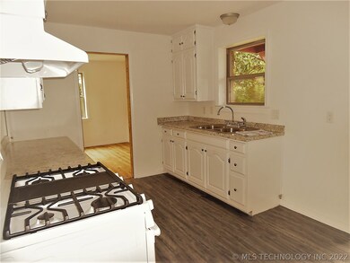 1007 E 5th St, Cushing, OK 74023 - photo 5