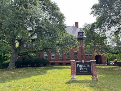 324 Washington St unit 301, Wellesley Hills, MA 02481 - photo 2