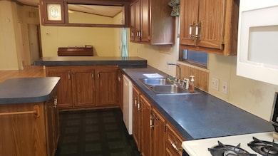 1927 Clark Travis Ln NE, Brookhaven, MS 39601 - photo 6