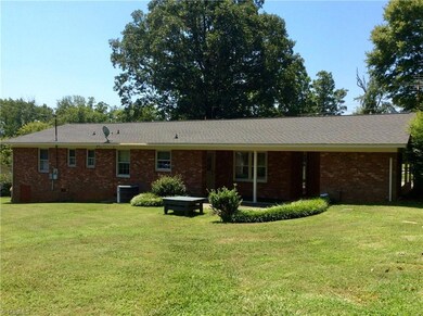 1072 Mcdowell Rd, Asheboro, NC 27205 - photo 3