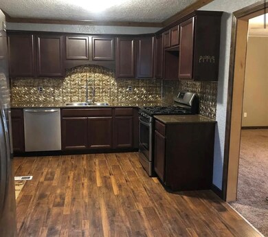 1419 Pine Ave, Clinton, OK 73601 - photo 4