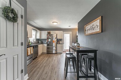 61 Gavin St, Lincoln, IL 62656 - photo 7