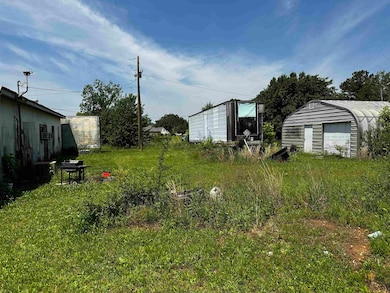View of yard with an outdoor structure
