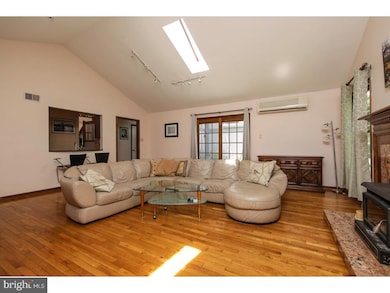 435 Mulberry Ct, Langhorne, PA 19047 - photo 6