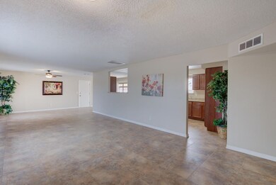 927 E Navajo Ave-24
