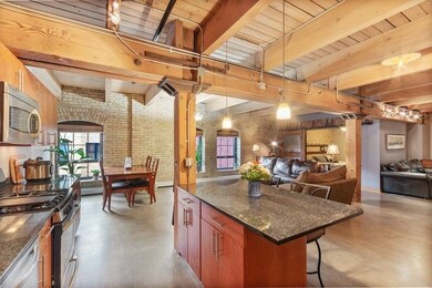 04_404WashingtonAveN_501_177004_Kitchen_LowRes
