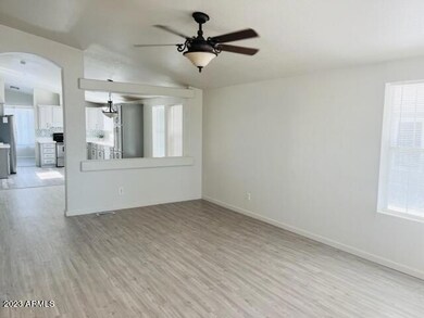 380 LIVINGROOM 1