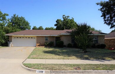 1208 Montgomery St, Wichita Falls, TX 76302 - photo 2