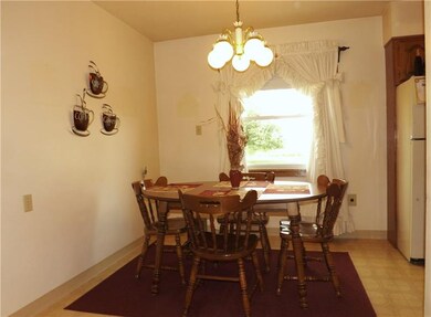 BREAKFAST/ DINING AREA