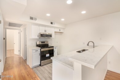 8802 N 8th St unit 203, Phoenix, AZ 85020 - photo 2