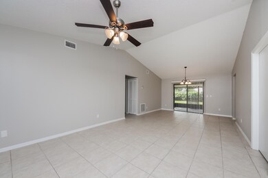 004-photo-living-room-9026170