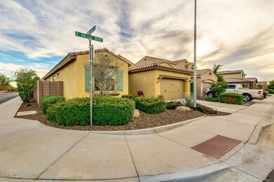 Corner lot w/private yard