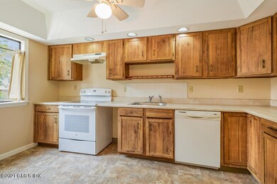 Eat-in Kitchen
