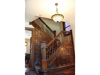 Entry/Foyer.
