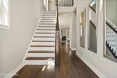 Dramatic 2- Story Foyer