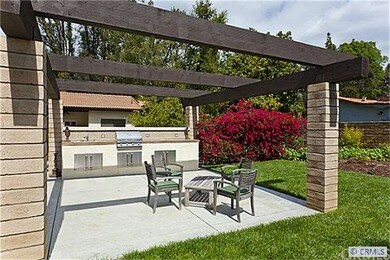 Casual elegance for outdoor dining and entertainin
