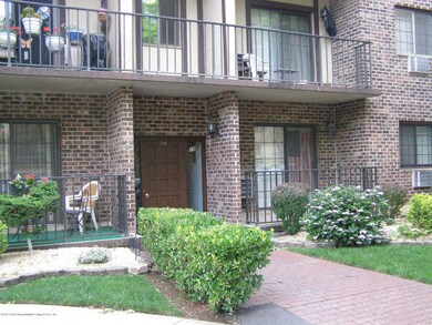 29 Donna Ct unit 11, Staten Island, NY 10314 - photo 2