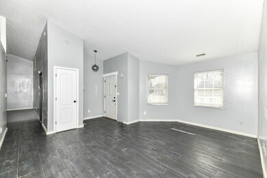 11844 Shannon Pointe Rd, Indianapolis, IN 46229 - photo 4