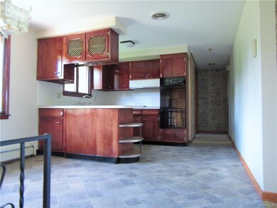 Large eat in area in kitchen!